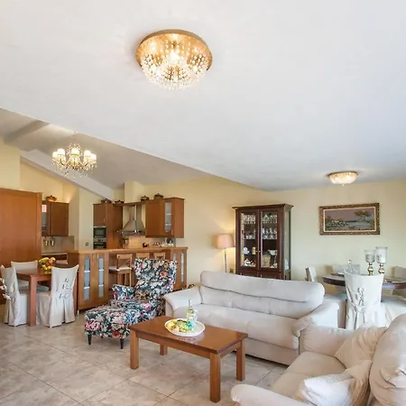 Luxury Townhouse İskados