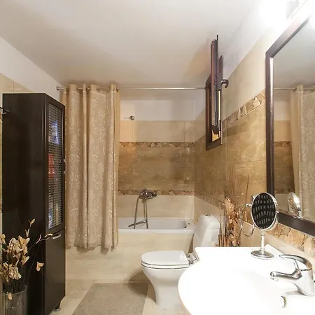 Luxury Townhouse Apartment *